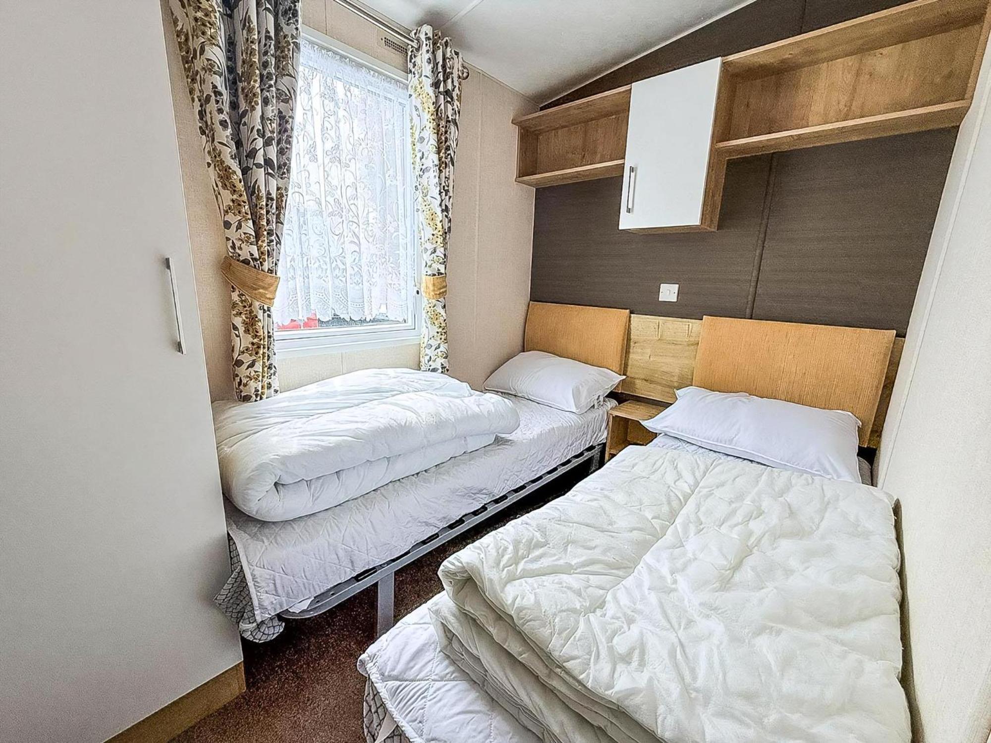 Brilliant Caravan With A Partial Sea View In Suffolk Ref 32026Az Lowestoft Zewnętrze zdjęcie