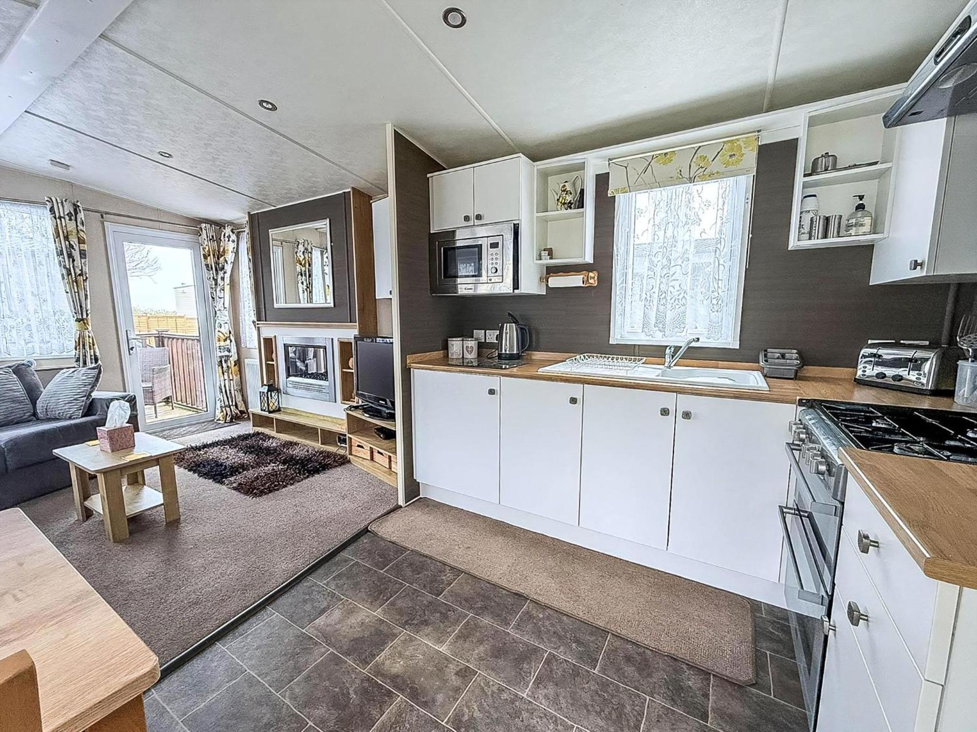 Brilliant Caravan With A Partial Sea View In Suffolk Ref 32026Az Lowestoft Zewnętrze zdjęcie
